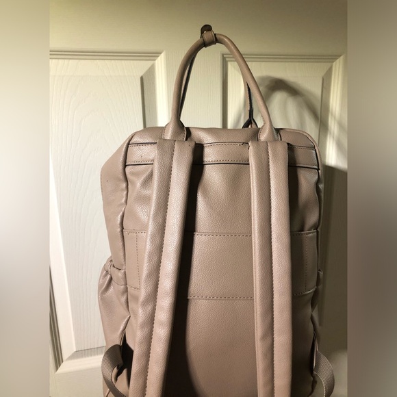 London Fog Backpack - Picture 4 of 5